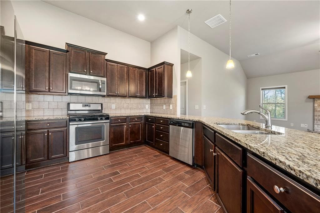 5 bedroom, 3 bathroom, 2,922 sq ft single family residence for rent at 540 Brookside Lane, Hoschton, GA 30548 for $2,800 a month — photo 5