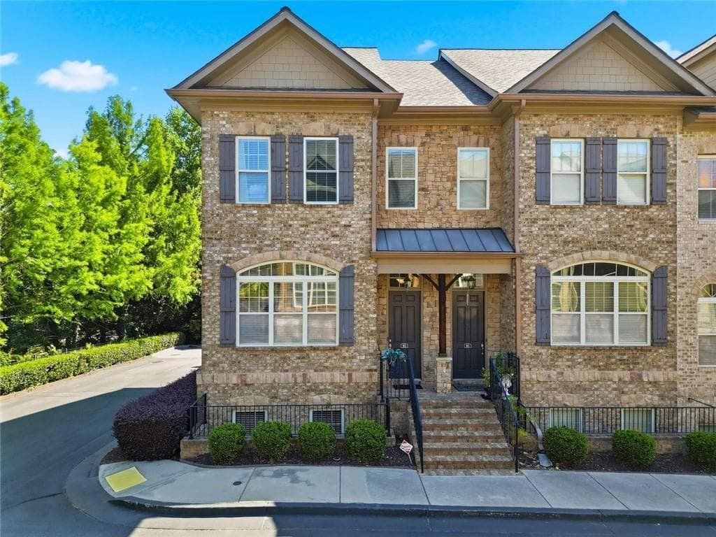 3 bedroom, 4 bathroom, 2,774 sq ft townhouse for sale at 913 Telfair Close, Sandy Springs, GA 30350