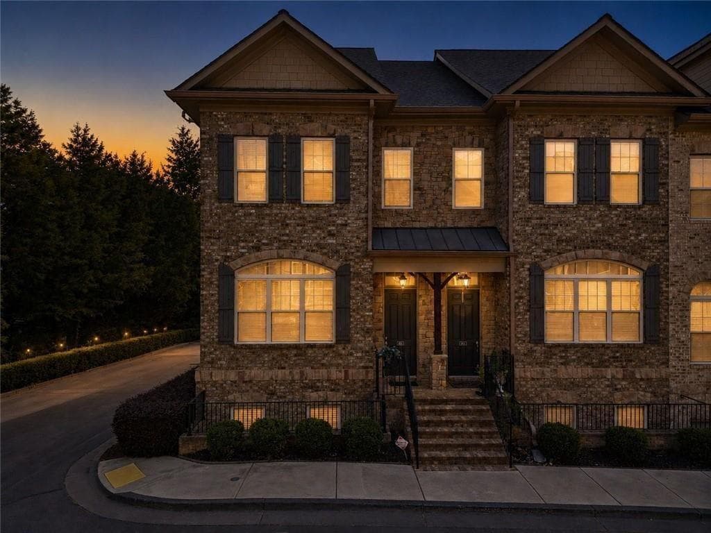 3 bedroom, 4 bathroom, 2,774 sq ft townhouse for sale at 913 Telfair Close, Sandy Springs, GA 30350 — photo 2