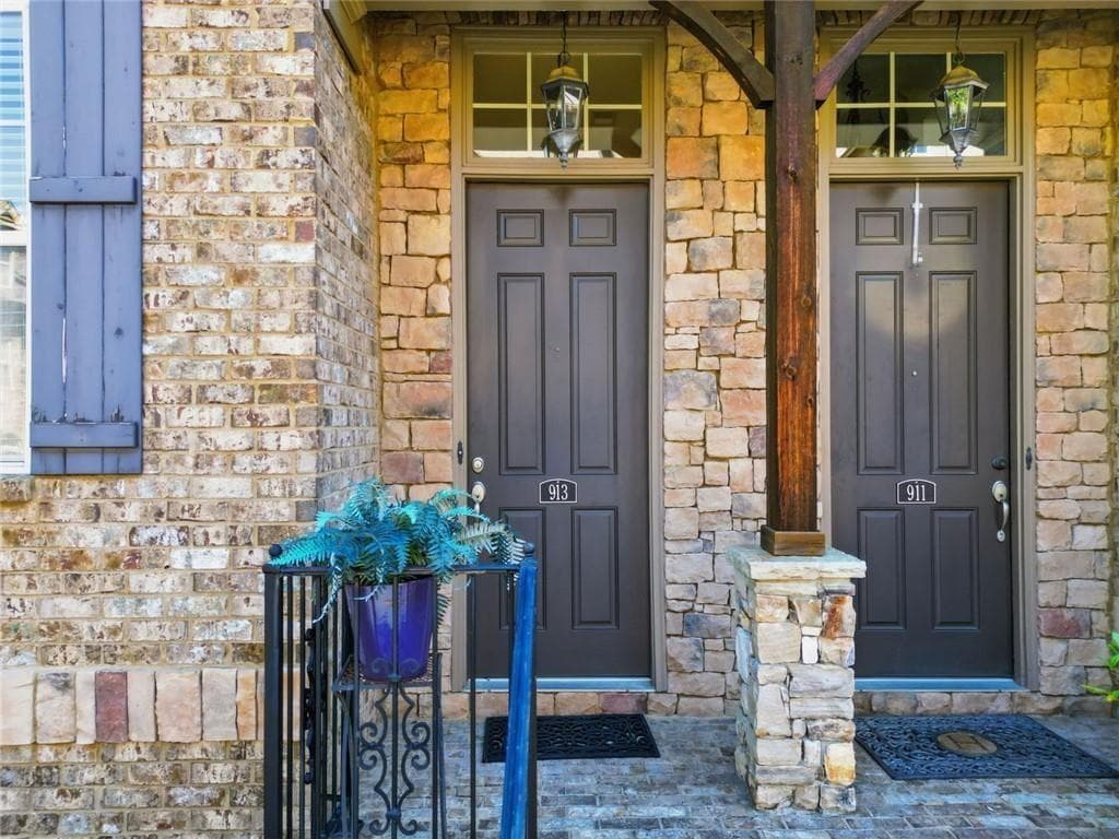 3 bedroom, 4 bathroom, 2,774 sq ft townhouse for sale at 913 Telfair Close, Sandy Springs, GA 30350 — photo 3