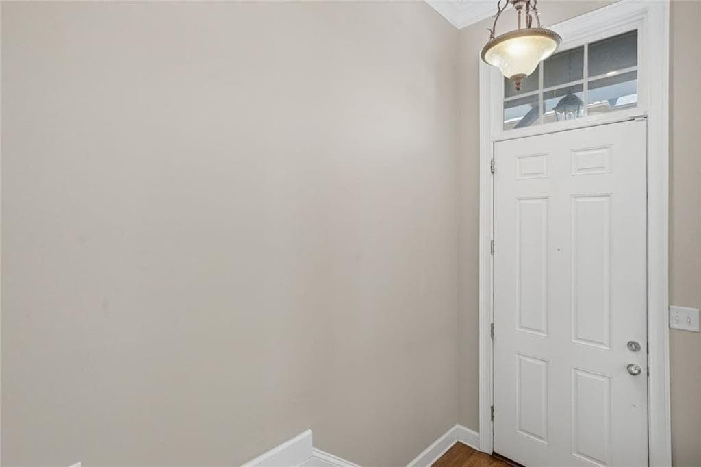 3 bedroom, 4 bathroom, 2,774 sq ft townhouse for sale at 913 Telfair Close, Sandy Springs, GA 30350 — photo 4