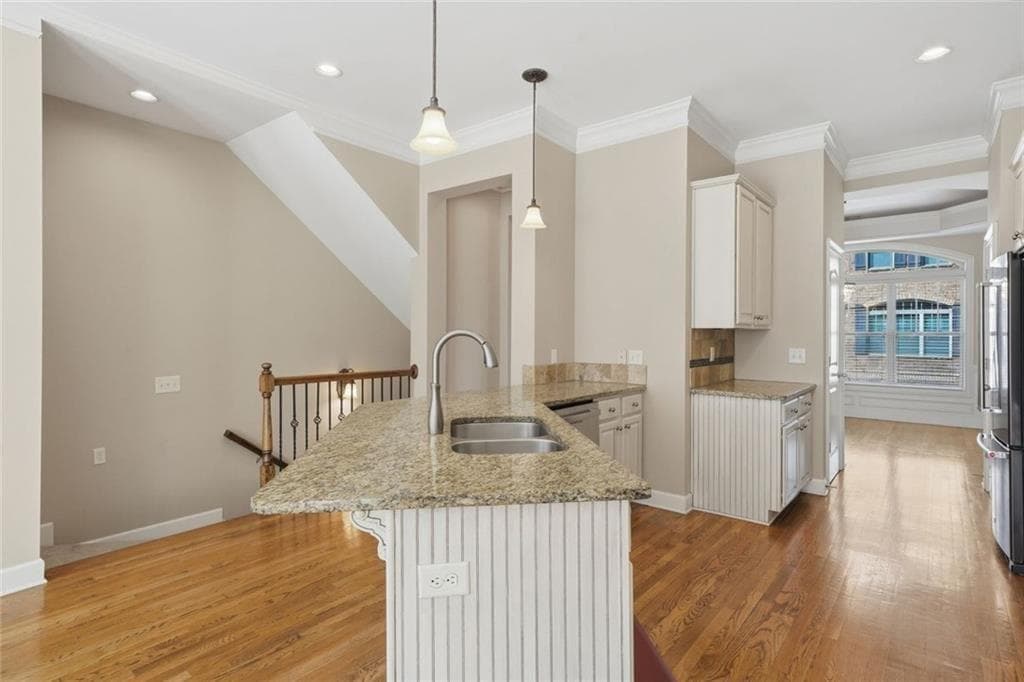 3 bedroom, 4 bathroom, 2,774 sq ft townhouse for sale at 913 Telfair Close, Sandy Springs, GA 30350 — photo 9