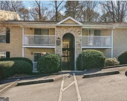 2 bedroom, 2 bathroom, 980 sq ft condominium for sale at 3175 Seven Pines Court 306, Atlanta, GA 30339 — photo 1 of 32