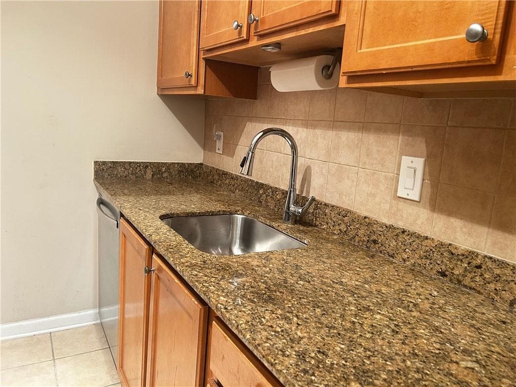 2 bedroom, 2 bathroom, 980 sq ft condominium for sale at 3175 Seven Pines Court 306, Atlanta, GA 30339 — photo 4