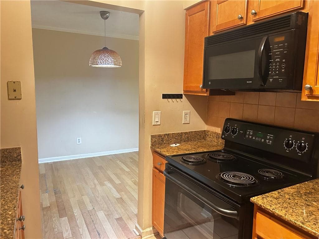 2 bedroom, 2 bathroom, 980 sq ft condominium for sale at 3175 Seven Pines Court 306, Atlanta, GA 30339 — photo 7
