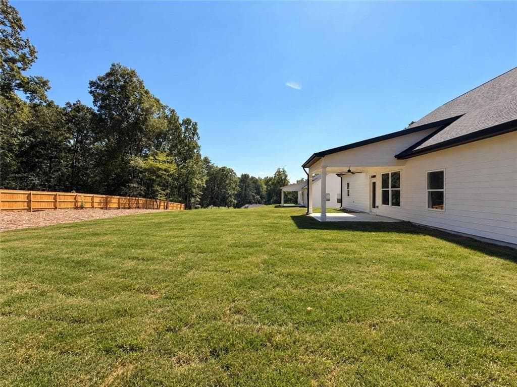 4 bedroom, 2 bathroom, 1,988 sq ft single family residence for sale at 9130 Lisa Circle, Gainesville, GA 30506 — photo 9