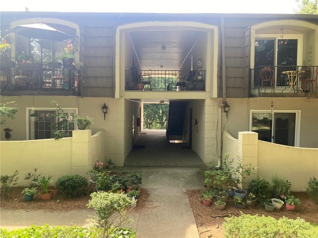 2 bedroom, 2 bathroom, 1,048 sq ft condominium for sale at 725 Dalrymple, Sandy Springs, GA 30328 — photo 2