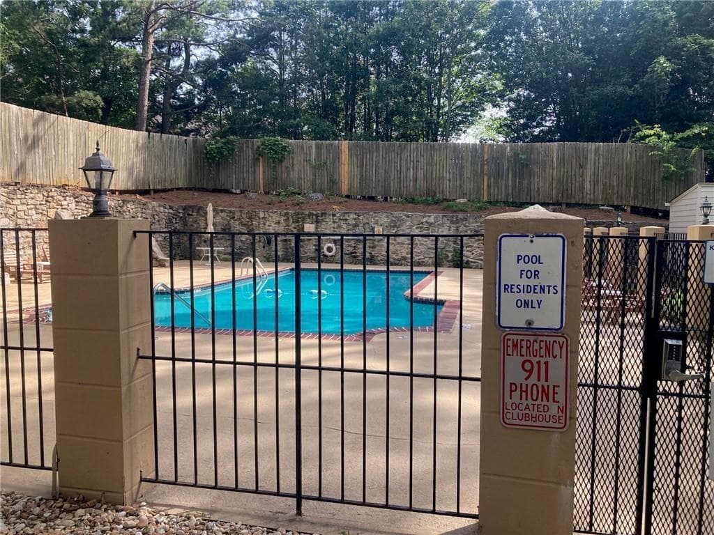 2 bedroom, 2 bathroom, 1,048 sq ft condominium for sale at 725 Dalrymple, Sandy Springs, GA 30328 — photo 7