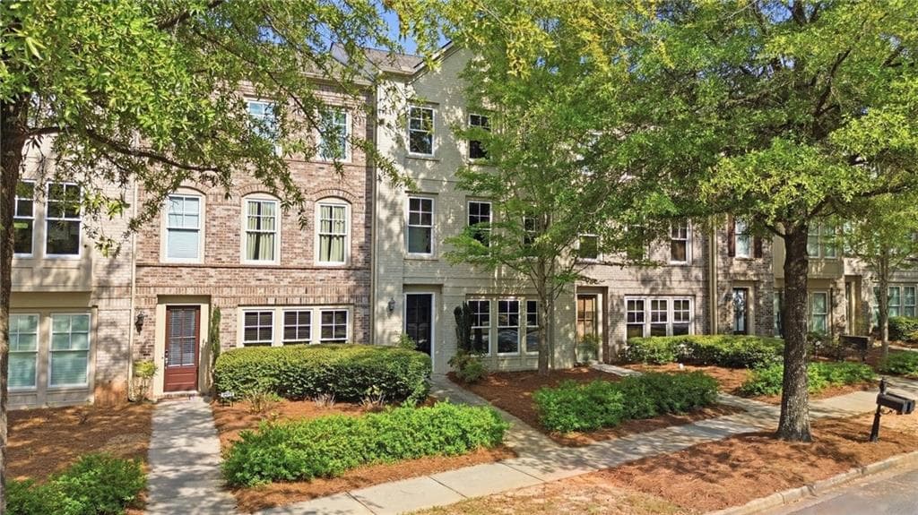 3 bedroom, 4 bathroom, 2,196 sq ft townhouse for sale at 9974 Ashton Old Road, Douglasville, GA 30135 — photo 1 of 38