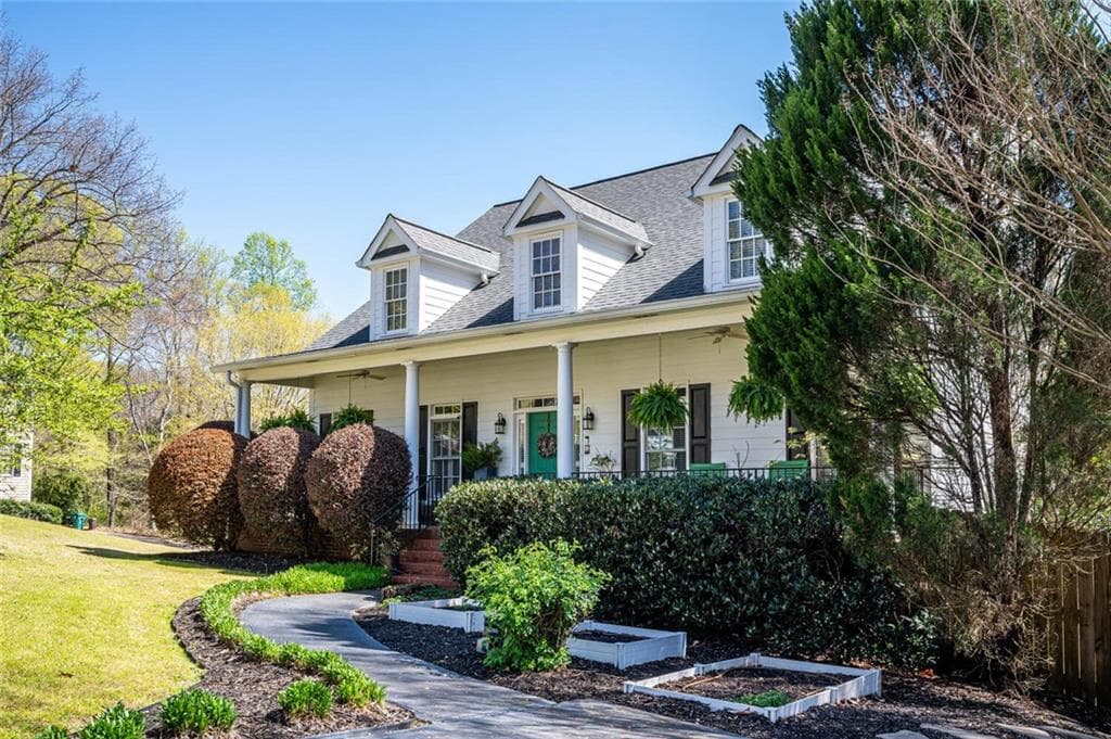 5 bedroom, 5 bathroom, 6,185 sq ft single family residence for sale at 4530 Derby Lane, Smyrna, GA 30082 — photo 2