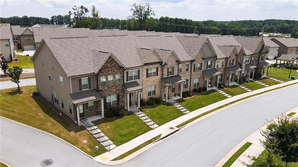 3 bedroom, 3 bathroom, 2,268 sq ft townhouse for rent at 2959 Weyhill Trail, Buford, GA 30519 for $2,200 a month — photo 1 of 11