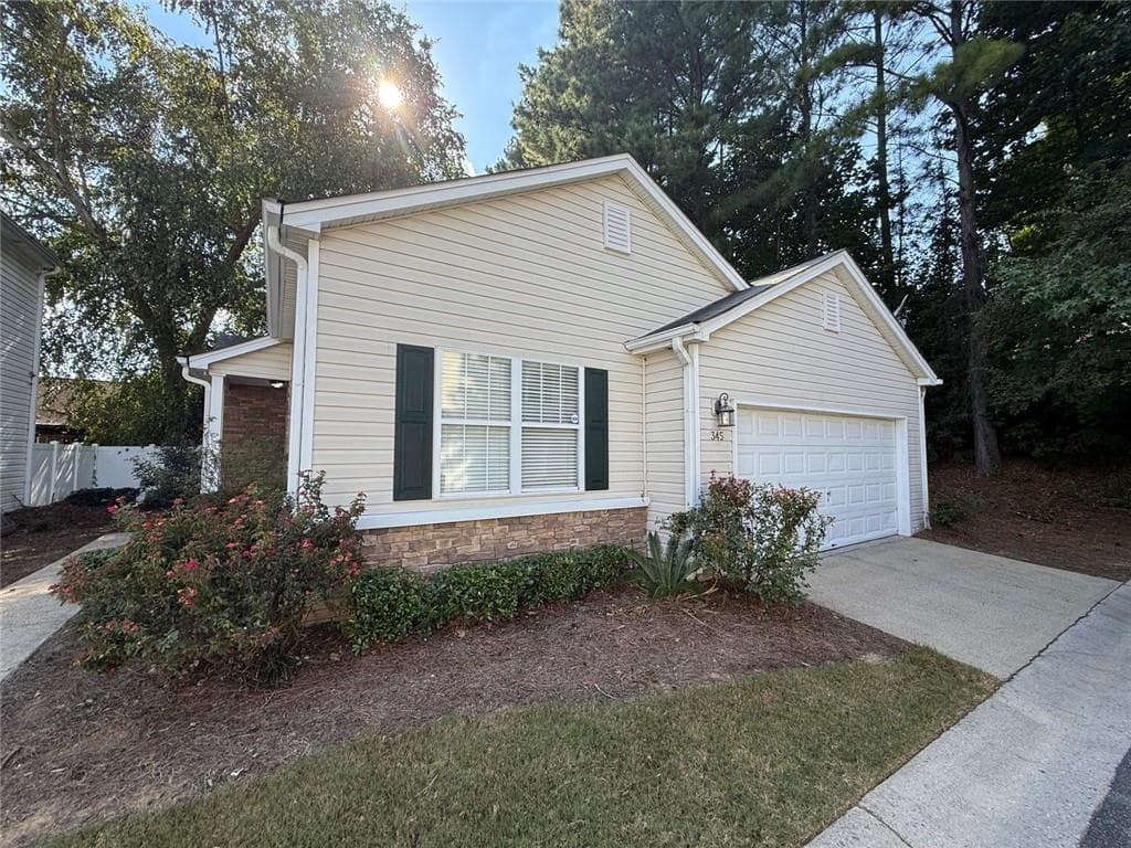 3 bedroom, 2 bathroom, 1,114 sq ft single family residence for sale at 345 Windcroft Circle, Acworth, GA 30101 — photo 3