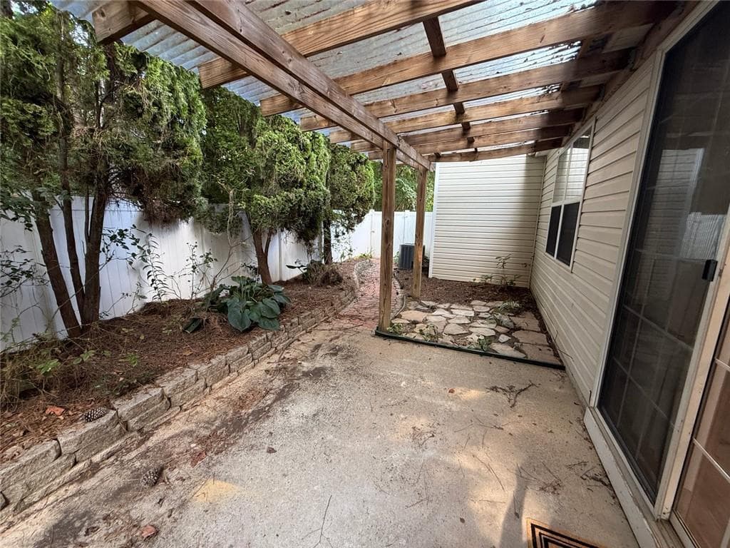 3 bedroom, 2 bathroom, 1,114 sq ft single family residence for sale at 345 Windcroft Circle, Acworth, GA 30101 — photo 7