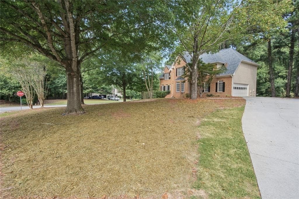 5 bedroom, 4 bathroom, 3,835 sq ft single family residence for sale at 3235 Lake Russell Way, Buford, GA 30519 — photo 3