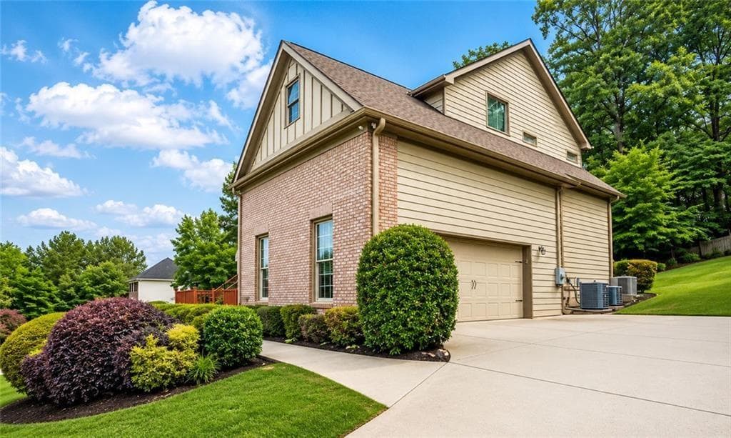 4 bedroom, 5 bathroom, 3,772 sq ft single family residence for sale at 3641 Mountain Cove Road, Snellville, GA 30039 — photo 2