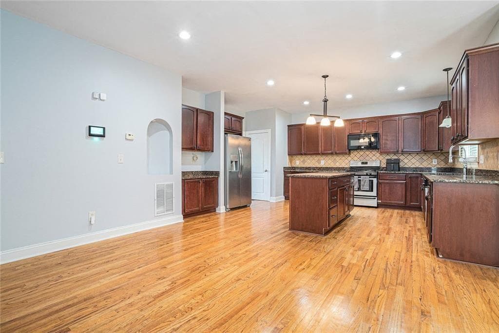 4 bedroom, 5 bathroom, 3,772 sq ft single family residence for sale at 3641 Mountain Cove Road, Snellville, GA 30039 — photo 6