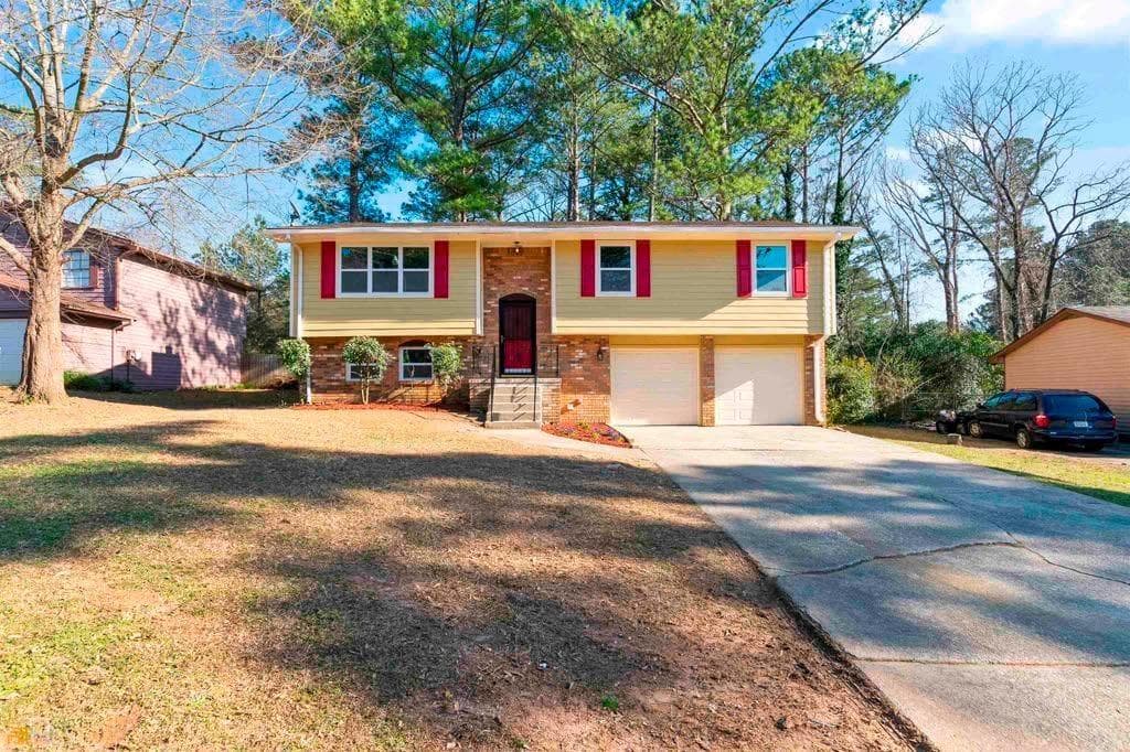 4 bedroom, 3 bathroom, 2,552 sq ft single family residence under contract at 116 Peartree Lane, Riverdale, GA 30274