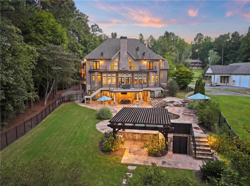 5 bedroom, 6 bathroom, 10,010 sq ft single family residence for sale at 515 Bentwood Drive, Woodstock, GA 30189 — photo 2