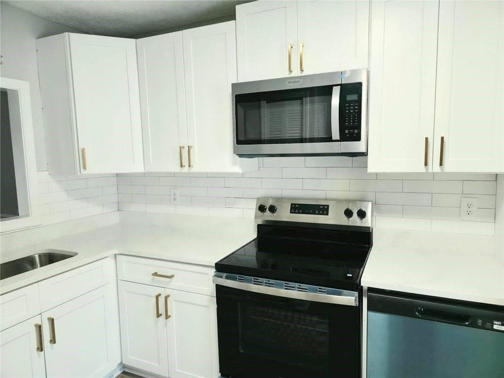 2 bedroom, 3 bathroom, 1,200 sq ft duplex for rent at 1221 Oak Forest Court, Marietta, GA 30008 for $1,450 a month — photo 3