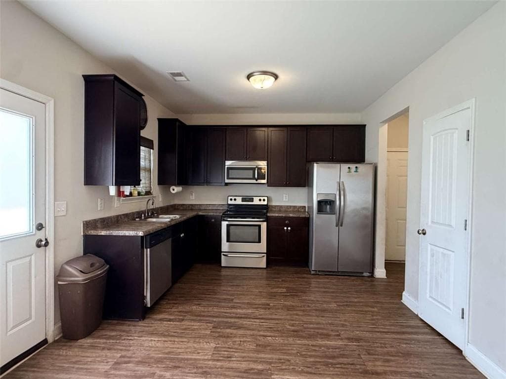 4 bedroom, 3 bathroom, 1,934 sq ft single family residence for sale at 559 Joneus Drive, Mcdonough, GA 30252 — photo 6