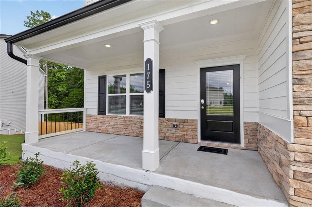 4 bedroom, 3 bathroom, 2,372 sq ft single family residence under contract at 175 Jones Ridge Drive, Dallas, GA 30132 — photo 3