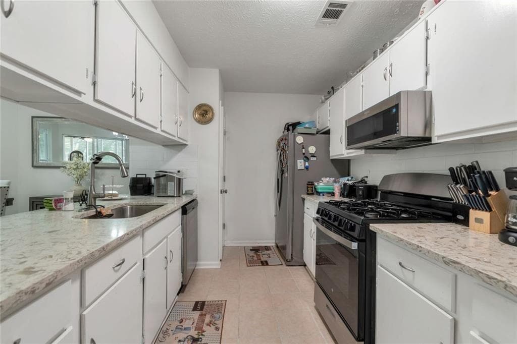 4 bedroom, 2 bathroom, 1,440 sq ft single family residence for sale at 2000 Wendover Drive, Snellville, GA 30078 — photo 6