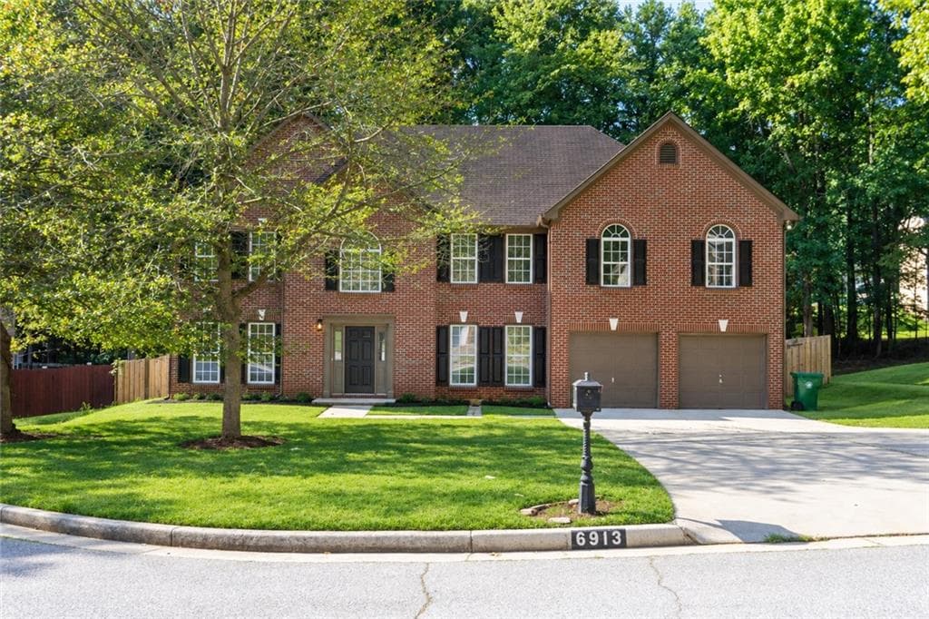 5 bedroom, 3 bathroom, 3,371 sq ft single family residence for sale at 6913 Wynmeadow Drive, Stone Mountain, GA 30087 — photo 2