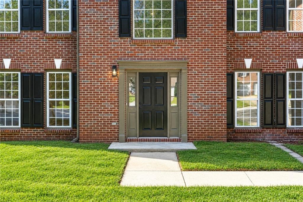 5 bedroom, 3 bathroom, 3,371 sq ft single family residence for sale at 6913 Wynmeadow Drive, Stone Mountain, GA 30087 — photo 4