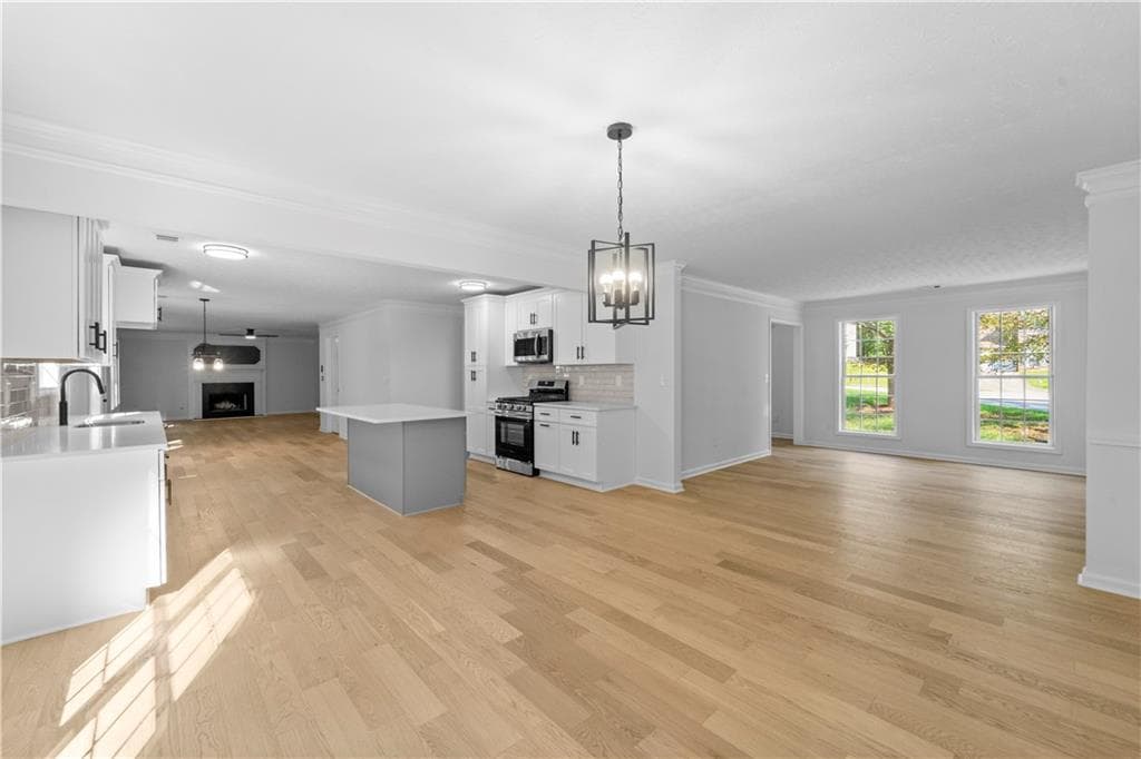 5 bedroom, 3 bathroom, 3,371 sq ft single family residence for sale at 6913 Wynmeadow Drive, Stone Mountain, GA 30087 — photo 10