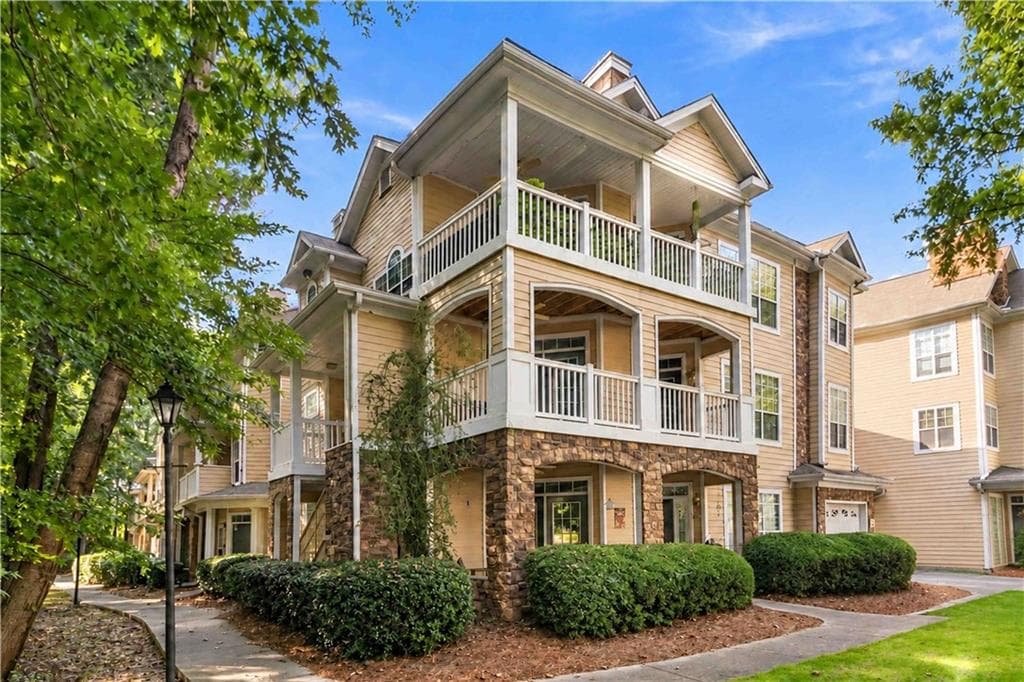 3 bedroom, 3 bathroom, 2,087 sq ft condominium for sale at 1027 Whitshire Way 1027, Alpharetta, GA 30004