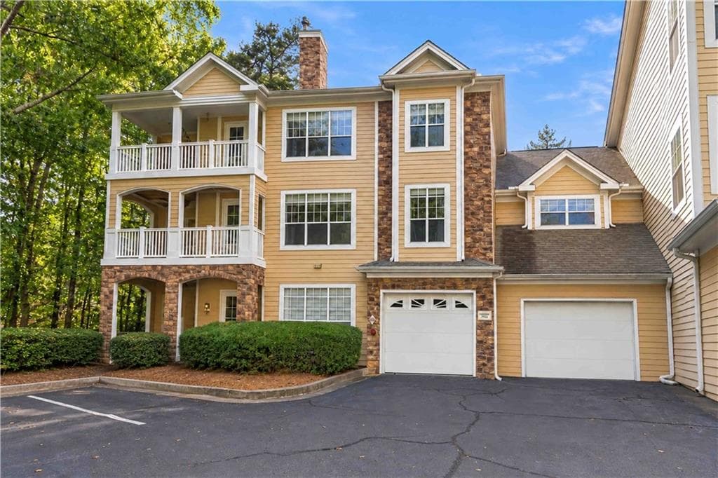 3 bedroom, 3 bathroom, 2,087 sq ft condominium for sale at 1027 Whitshire Way 1027, Alpharetta, GA 30004 — photo 2