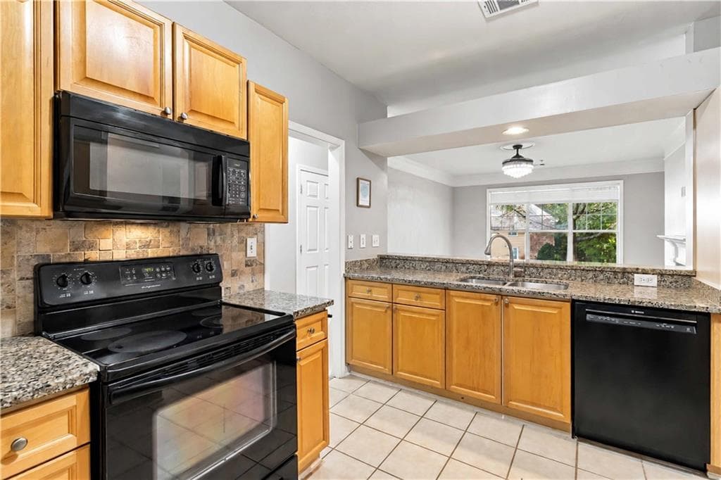 3 bedroom, 3 bathroom, 2,087 sq ft condominium for sale at 1027 Whitshire Way 1027, Alpharetta, GA 30004 — photo 9