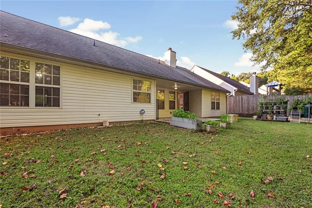 3 bedroom, 2 bathroom, 1,631 sq ft single family residence for sale at 2260 Carlysle Cove Drive, Lawrenceville, GA 30044 — photo 4