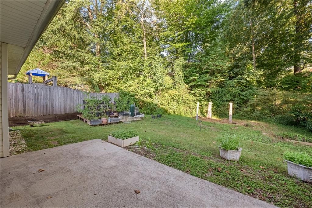 3 bedroom, 2 bathroom, 1,631 sq ft single family residence for sale at 2260 Carlysle Cove Drive, Lawrenceville, GA 30044 — photo 7