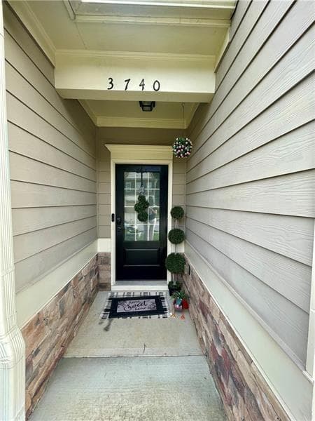 4 bedroom, 2 bathroom, 2,086 sq ft single family residence for sale at 3740 SW Ridge Bluff Ovlk, Gainesville, GA 30507 — photo 3