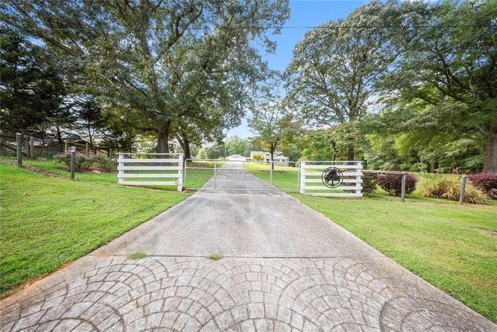 4 bedroom, 4 bathroom, 2,086 sq ft single family residence for sale at 195 Sims Farm Way Way, Maysville, GA 30558 — photo 3