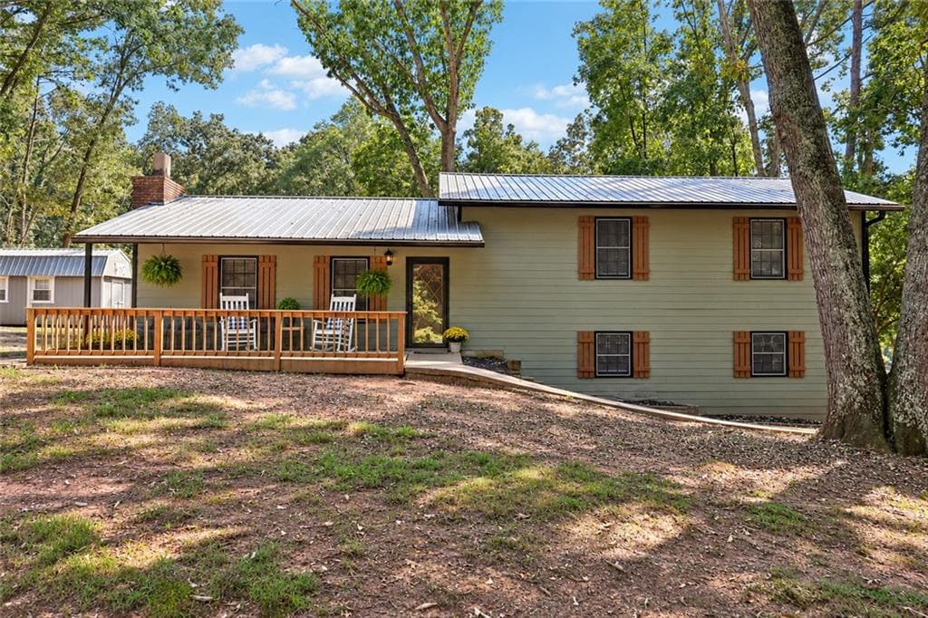 3 bedroom, 2 bathroom, 1,988 sq ft single family residence for sale at 5752 Oak Grove Drive, Acworth, GA 30102 — photo 2