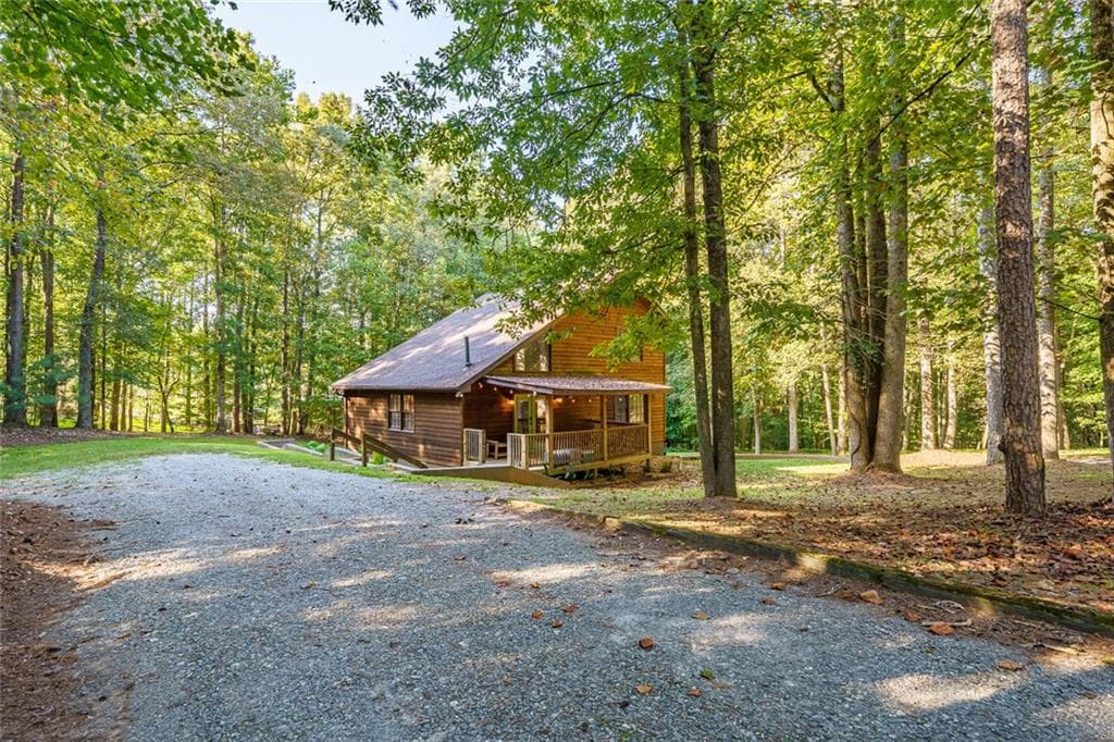 3 bedroom, 2 bathroom, 2,162 sq ft single family residence for sale at 137 Ridge Crest Court, Ellijay, GA 30540 — photo 2