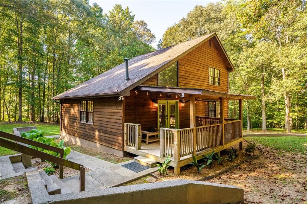 3 bedroom, 2 bathroom, 2,162 sq ft single family residence for sale at 137 Ridge Crest Court, Ellijay, GA 30540 — photo 4