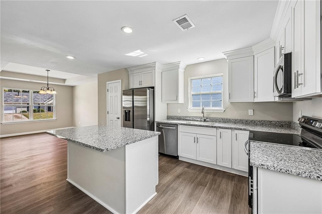 5 bedroom, 3 bathroom, 2,521 sq ft single family residence for sale at 382 Arlington Lane, Commerce, GA 30529 — photo 9