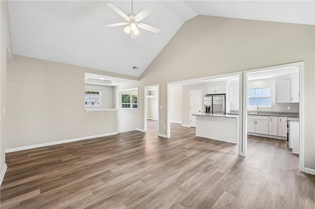 5 bedroom, 3 bathroom, 2,521 sq ft single family residence for sale at 382 Arlington Lane, Commerce, GA 30529 — photo 4