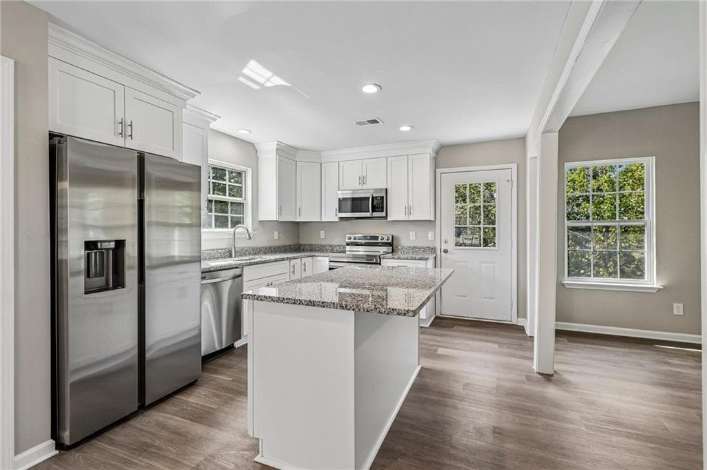 5 bedroom, 3 bathroom, 2,521 sq ft single family residence for sale at 382 Arlington Lane, Commerce, GA 30529 — photo 8