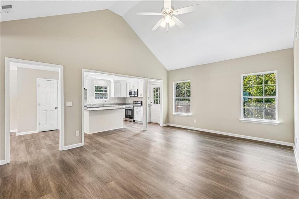 5 bedroom, 3 bathroom, 2,521 sq ft single family residence for sale at 382 Arlington Lane, Commerce, GA 30529 — photo 7