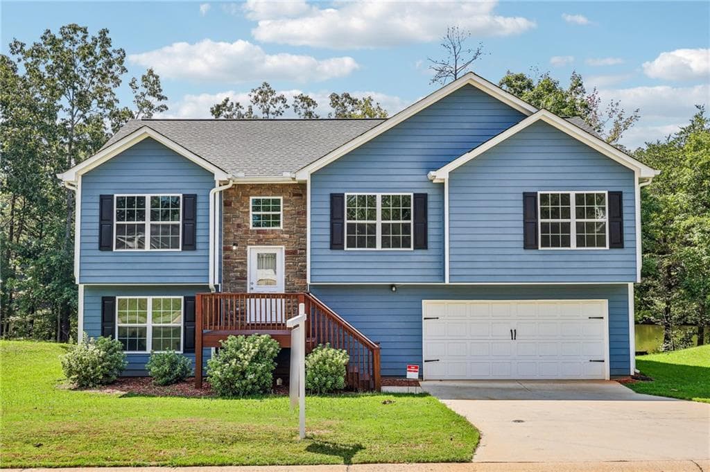 5 bedroom, 3 bathroom, 2,521 sq ft home for sale at 382 Arlington Lane, Commerce, GA
