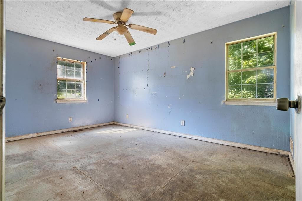 3 bedroom, 2 bathroom, 1,152 sq ft single family residence for sale at 350 Mitchell Road, Maysville, GA 30558 — photo 4