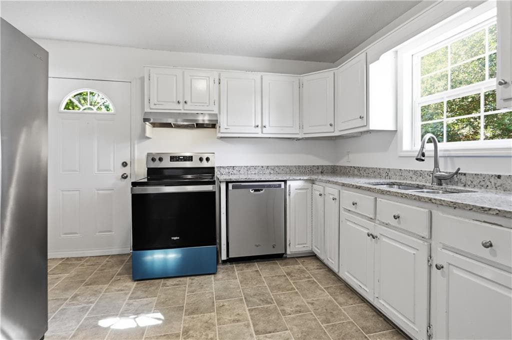 2 bedroom, 1 bathroom, 1,186 sq ft single family residence for sale at 140 Triple D Drive, Adairsville, GA 30103 — photo 2
