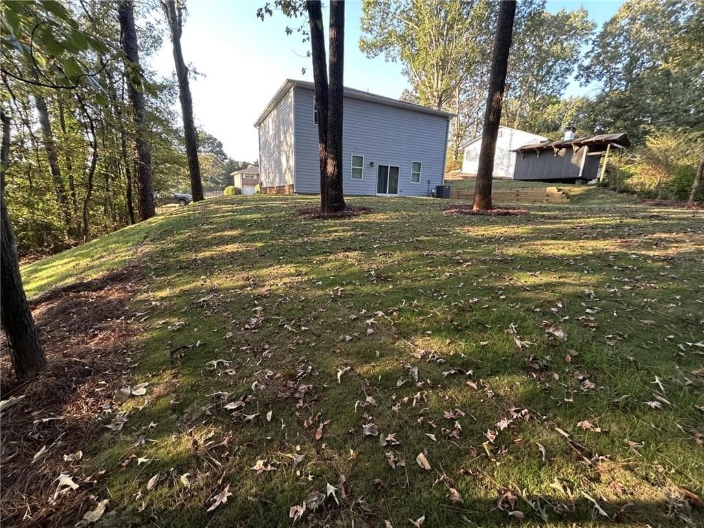 4 bedroom, 3 bathroom, 2,386 sq ft single family residence for sale at 11 Meadowview Circle, Cartersville, GA 30121 — photo 8