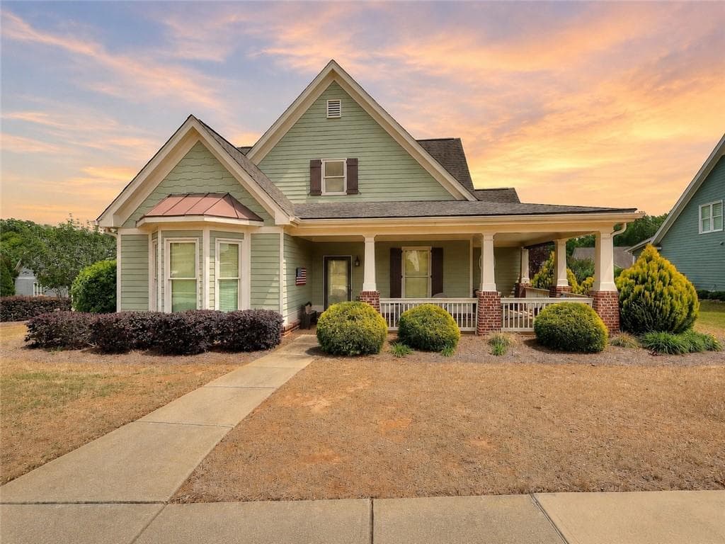3 bedroom, 2 bathroom, 2,958 sq ft single family residence for sale at 125 Hawthorn Way, Hoschton, GA 30548 — photo 2