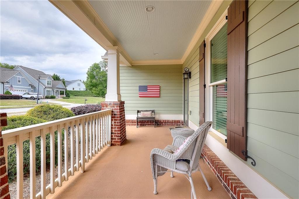 3 bedroom, 2 bathroom, 2,958 sq ft single family residence for sale at 125 Hawthorn Way, Hoschton, GA 30548 — photo 3