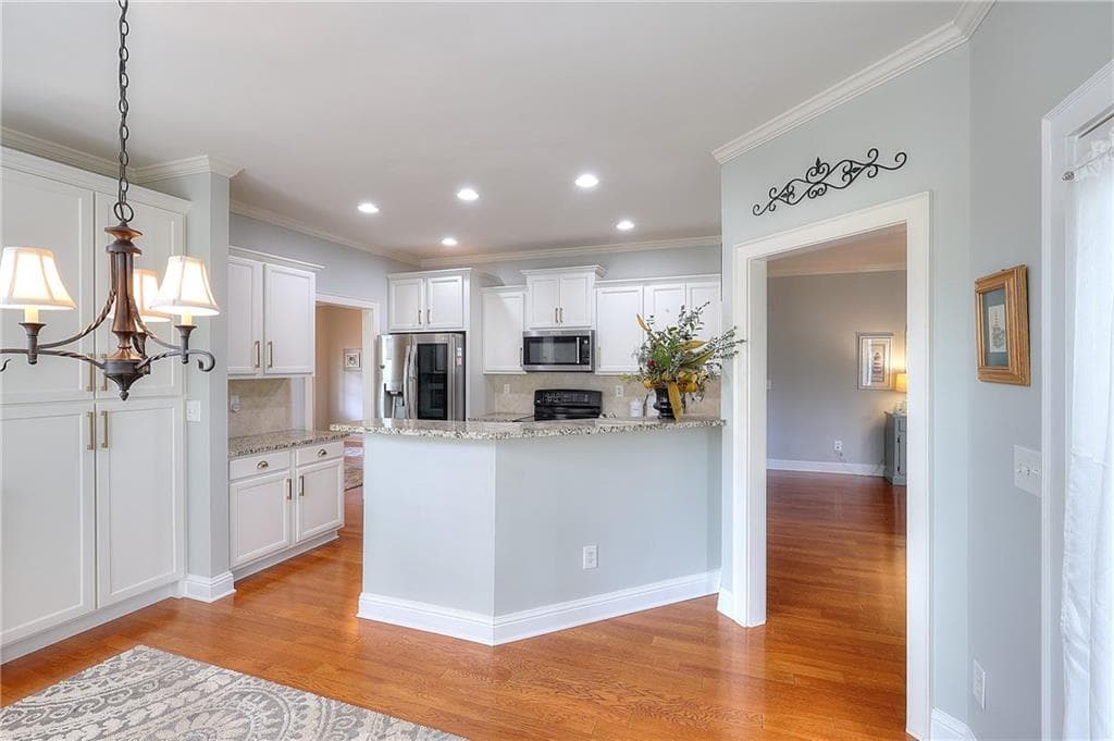 3 bedroom, 2 bathroom, 2,958 sq ft single family residence for sale at 125 Hawthorn Way, Hoschton, GA 30548 — photo 7
